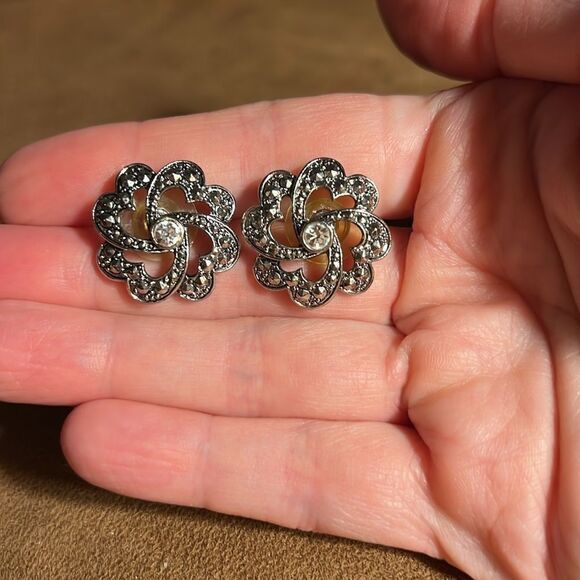 Vintage Avon marcasite with rhinestone pierced earrings. - Picture 3 of 4